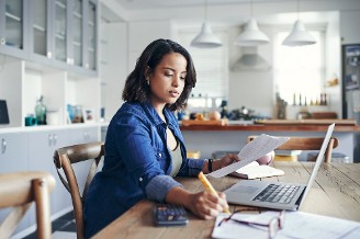 Achat immobilier : arbitrer entre une SCPI (pierre-papier) et un investissement en direct