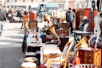 Les Français aiment chiner dans les brocantes et sur Internet