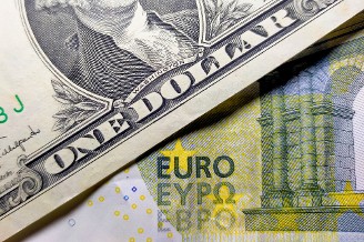 Guerre en Iran : l’euro perd 2% face au dollar ce trimestre