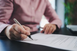 Rédiger son testament : conseils pratiques pour éviter les erreurs